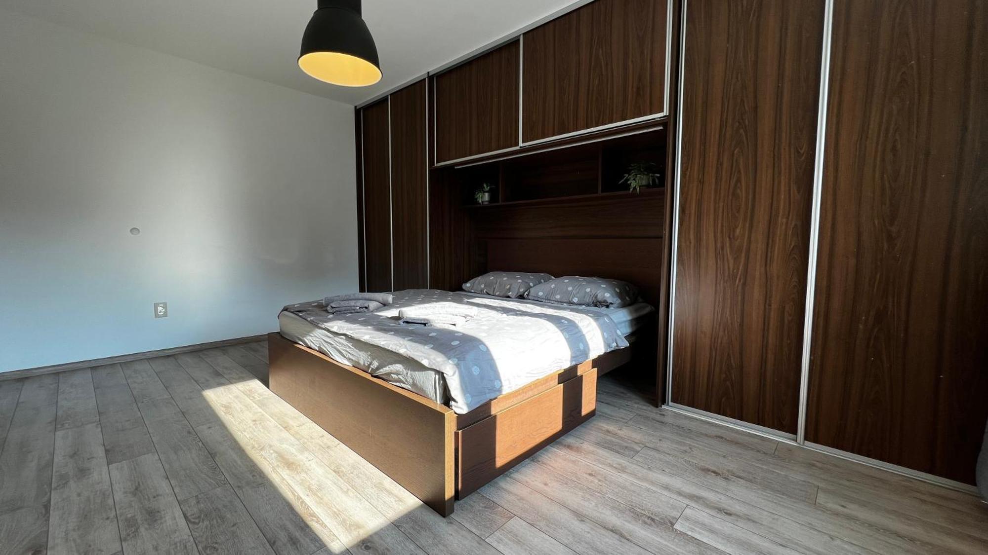 Industrial Apartment I 24Hr Self Check-In I Free Parking & Coffee บันสกาบิสตรีตซา ภายนอก รูปภาพ