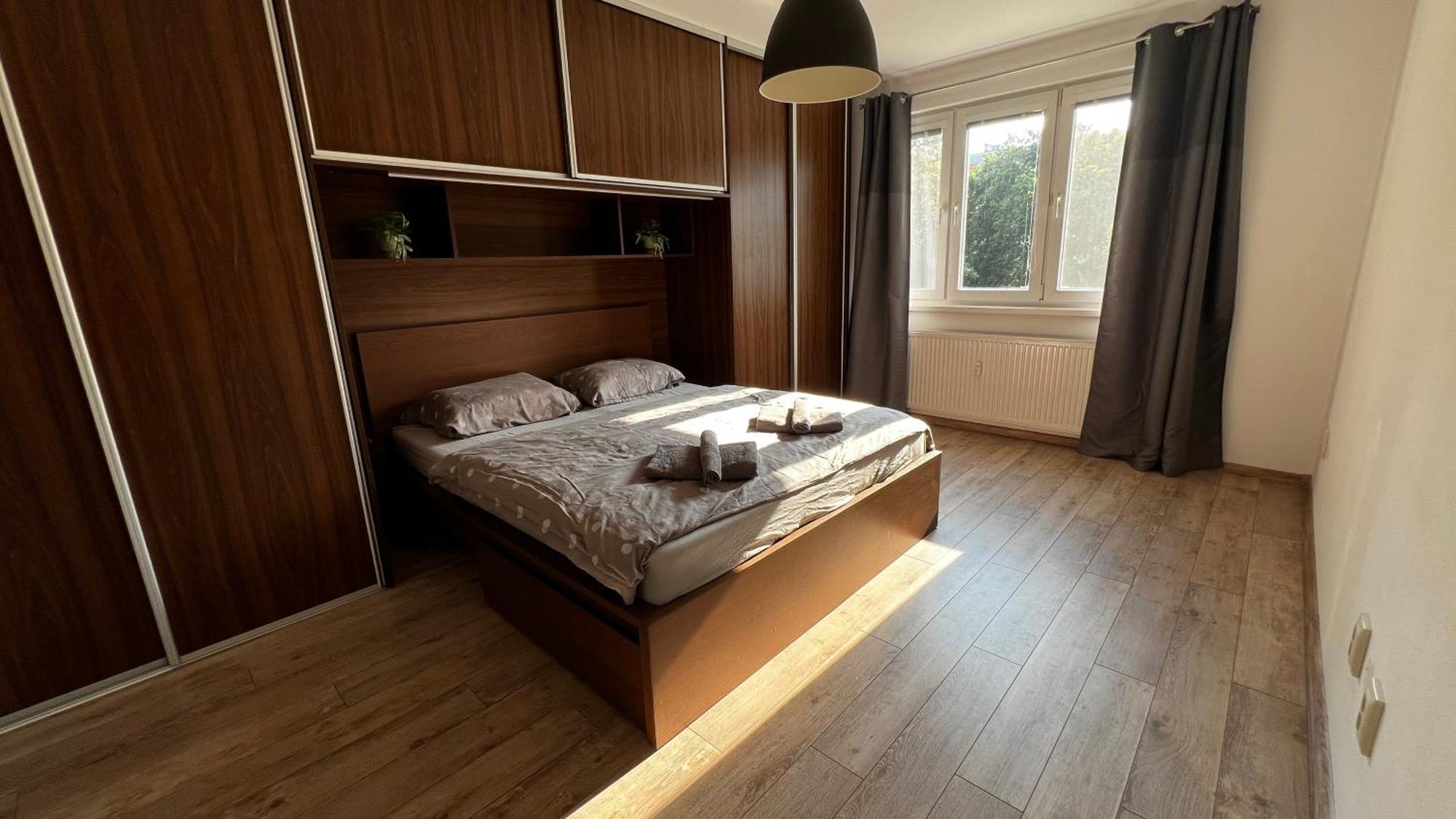 Industrial Apartment I 24Hr Self Check-In I Free Parking & Coffee บันสกาบิสตรีตซา ภายนอก รูปภาพ